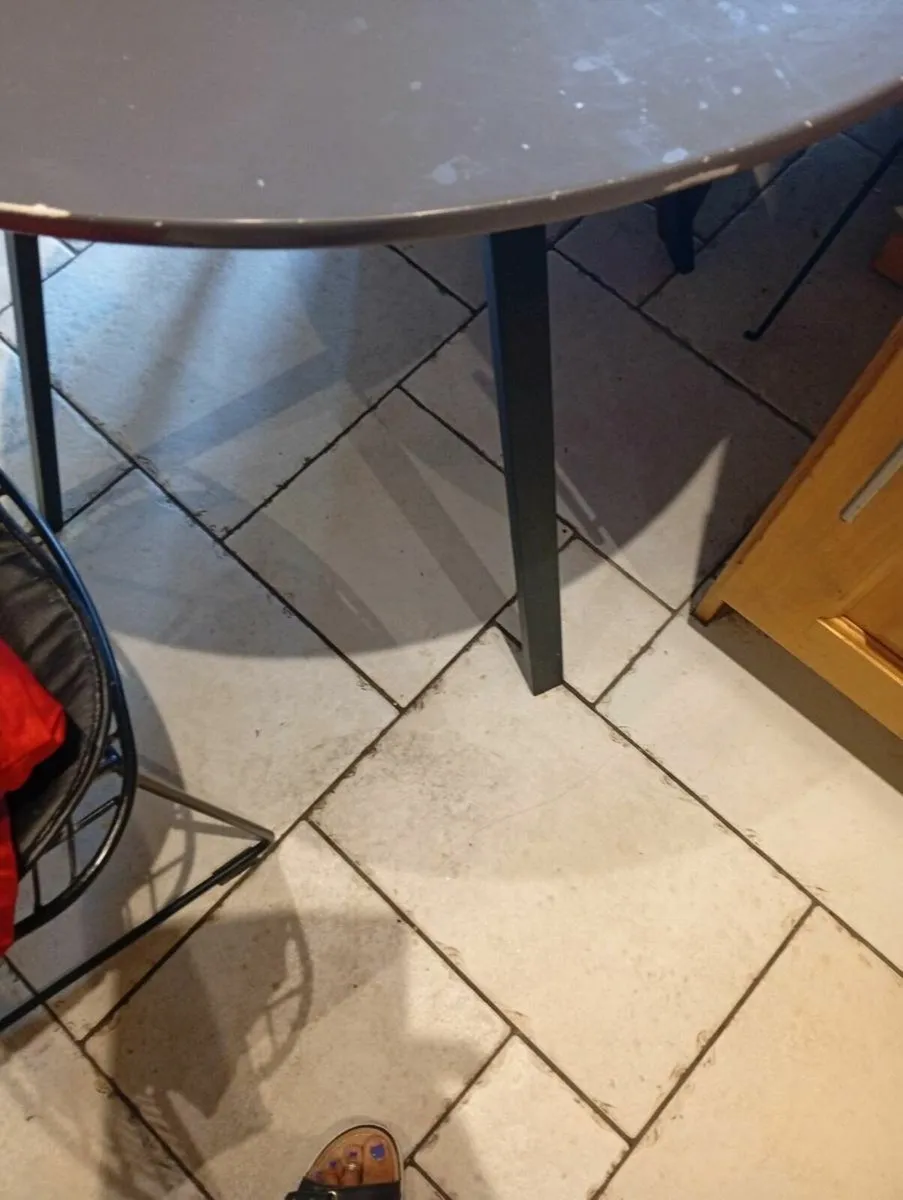 Dining Table and 3 chairs - Image 4