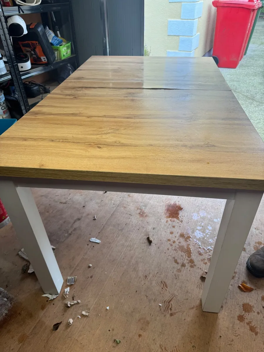 Table n chairs - Image 2