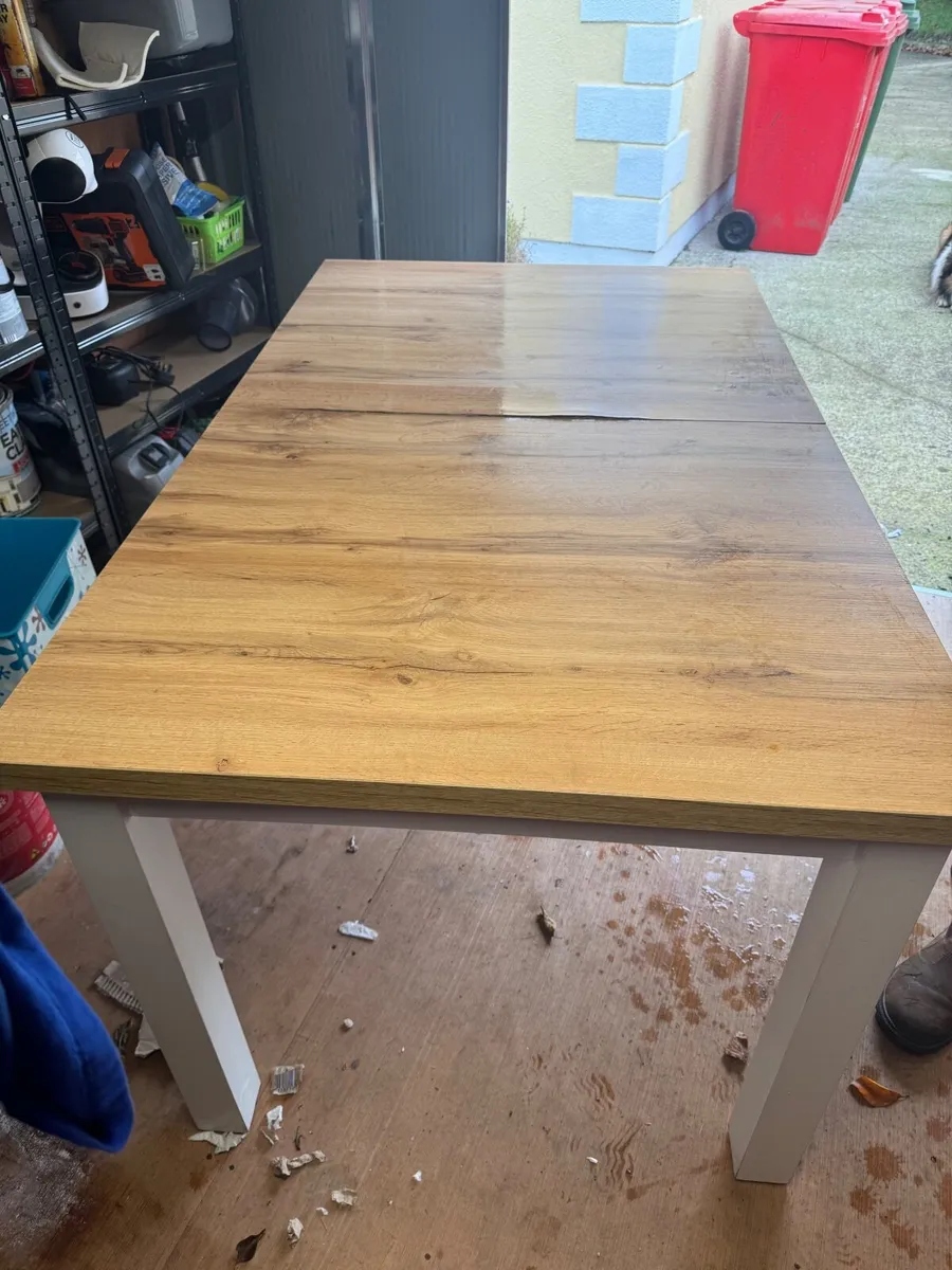 Table n chairs - Image 3