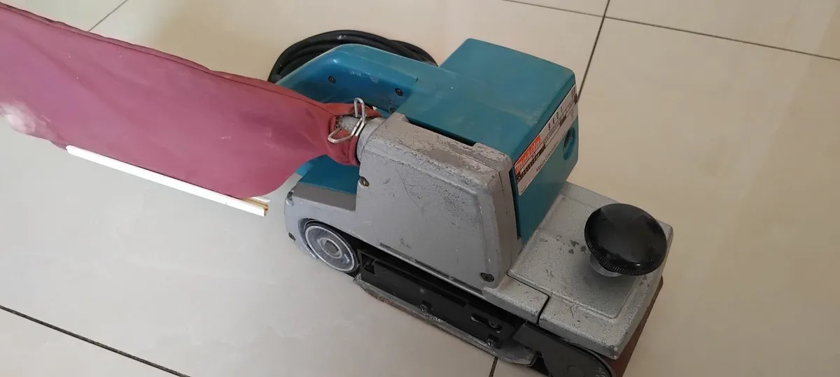 Makita 9401 Belt Sander 240v - Image 4