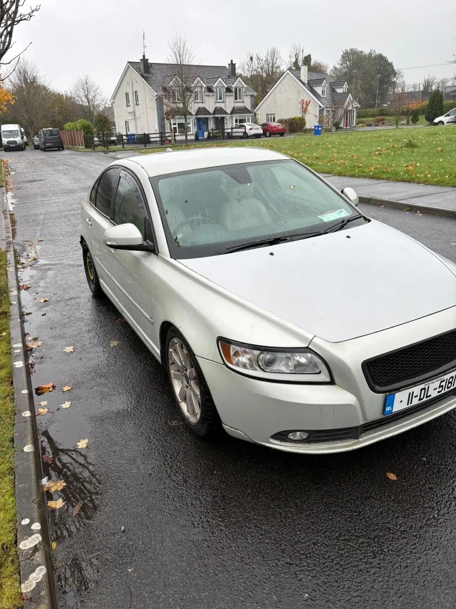 Volvo S40 2011 - Image 1