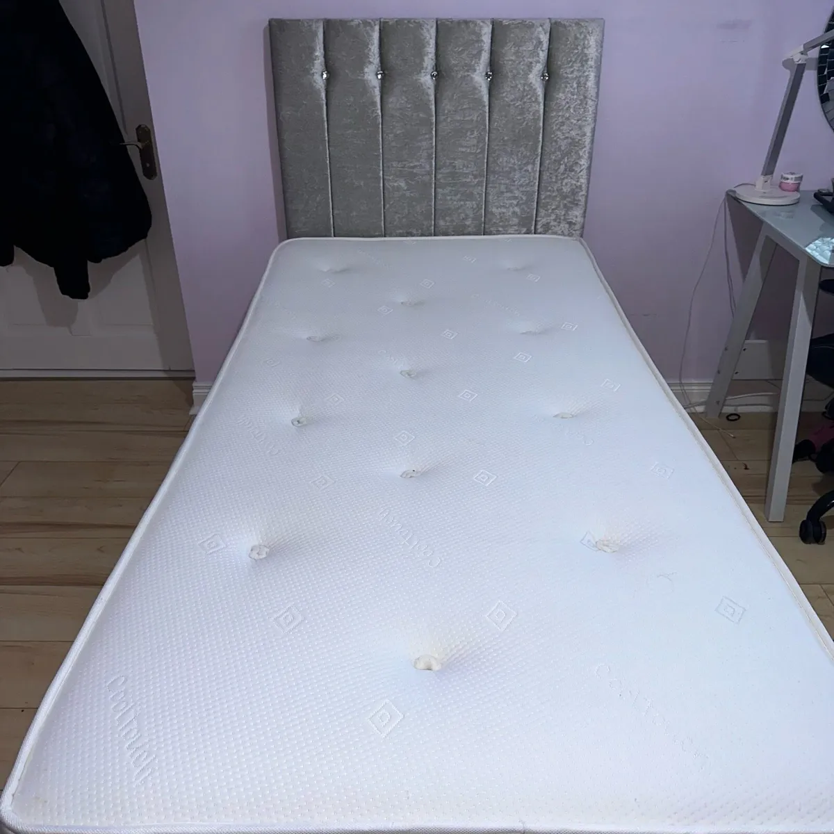 Single Devan with mattress. - Image 1