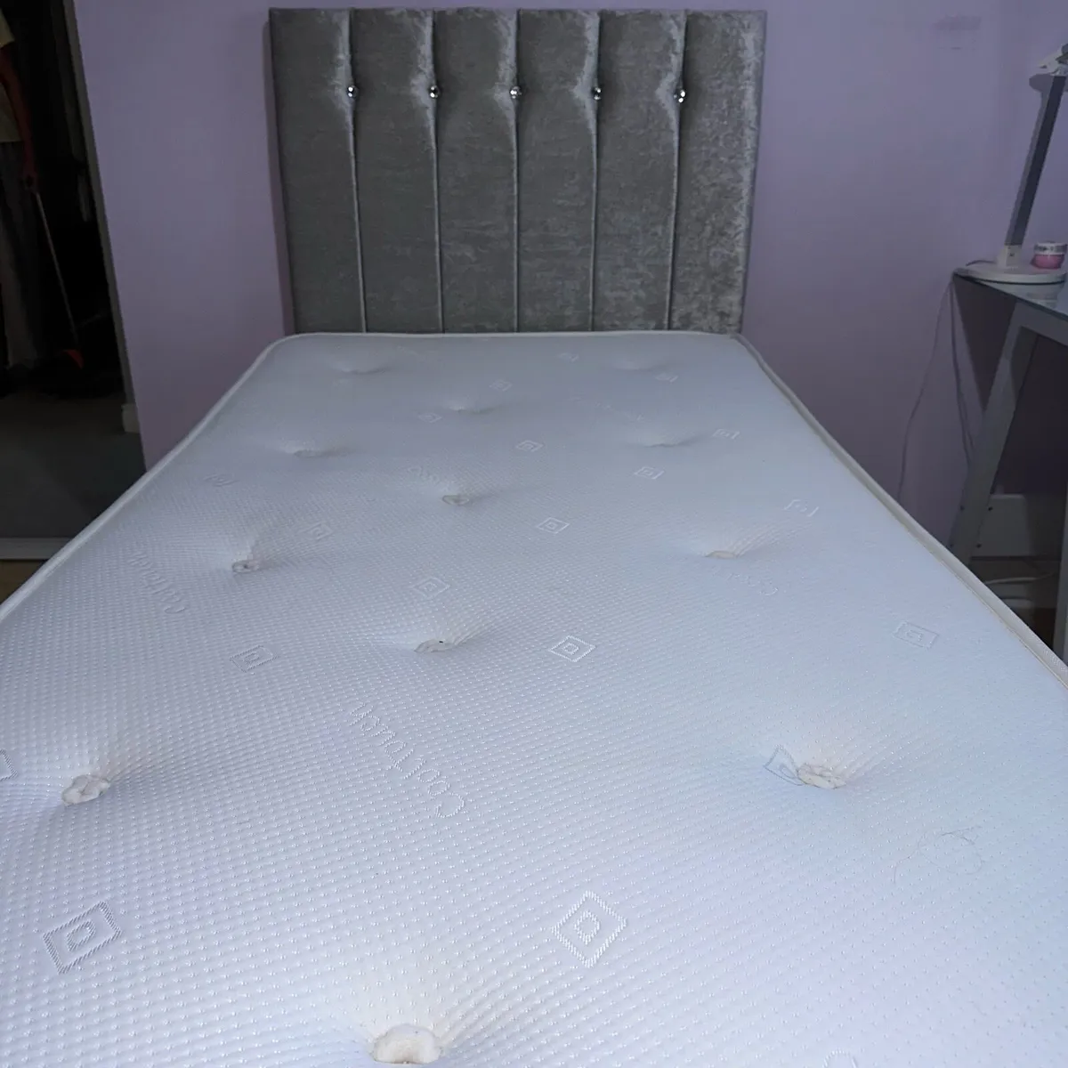 Single Devan with mattress. - Image 2