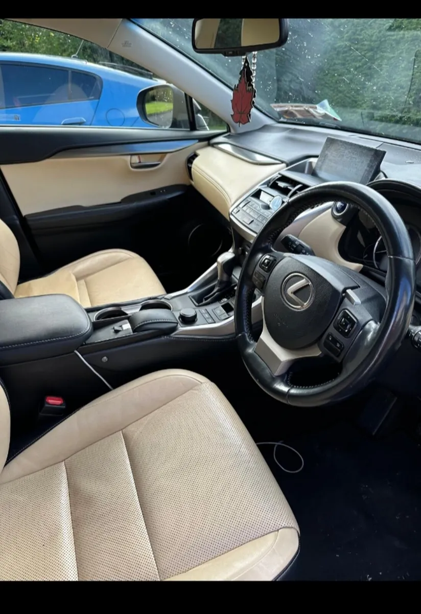 Lexus NX300h - Image 2