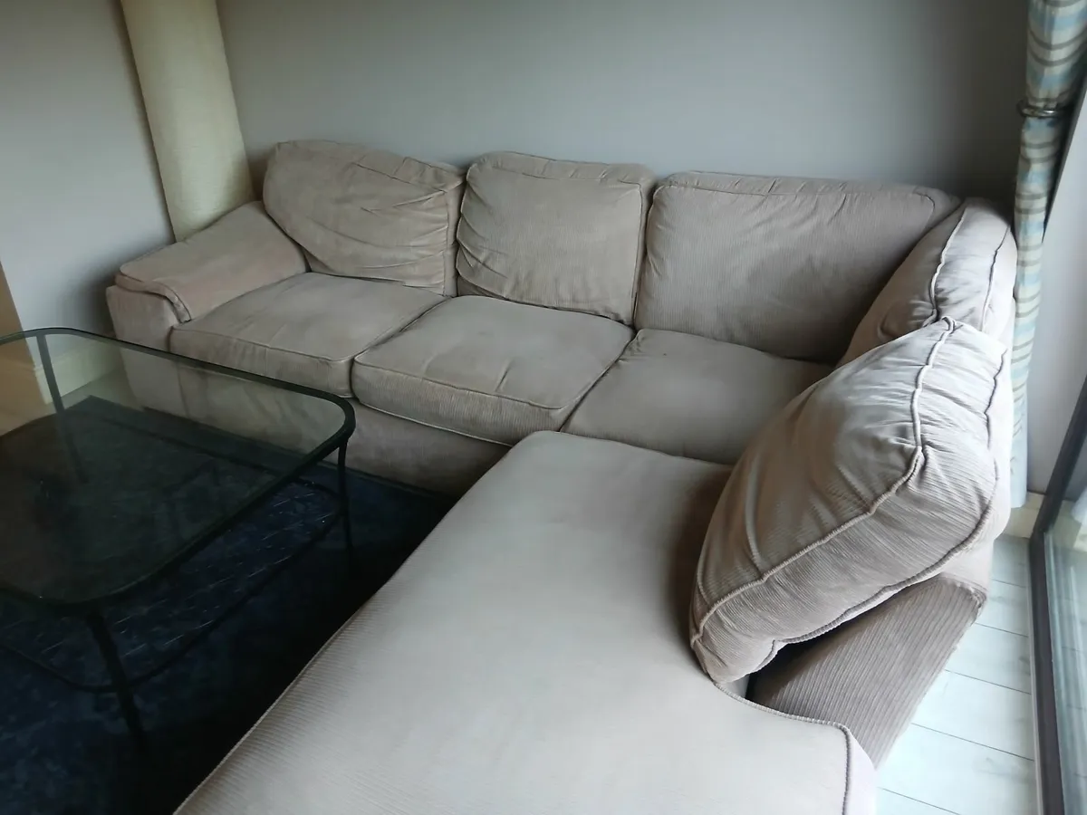 Corner couch - Image 1
