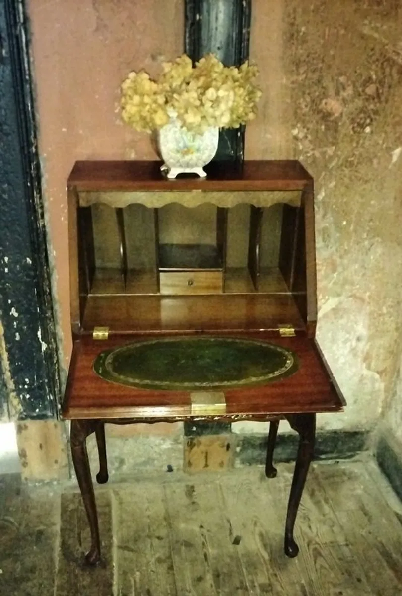 George IV mahogany slope front Desk or Bureau - Image 1