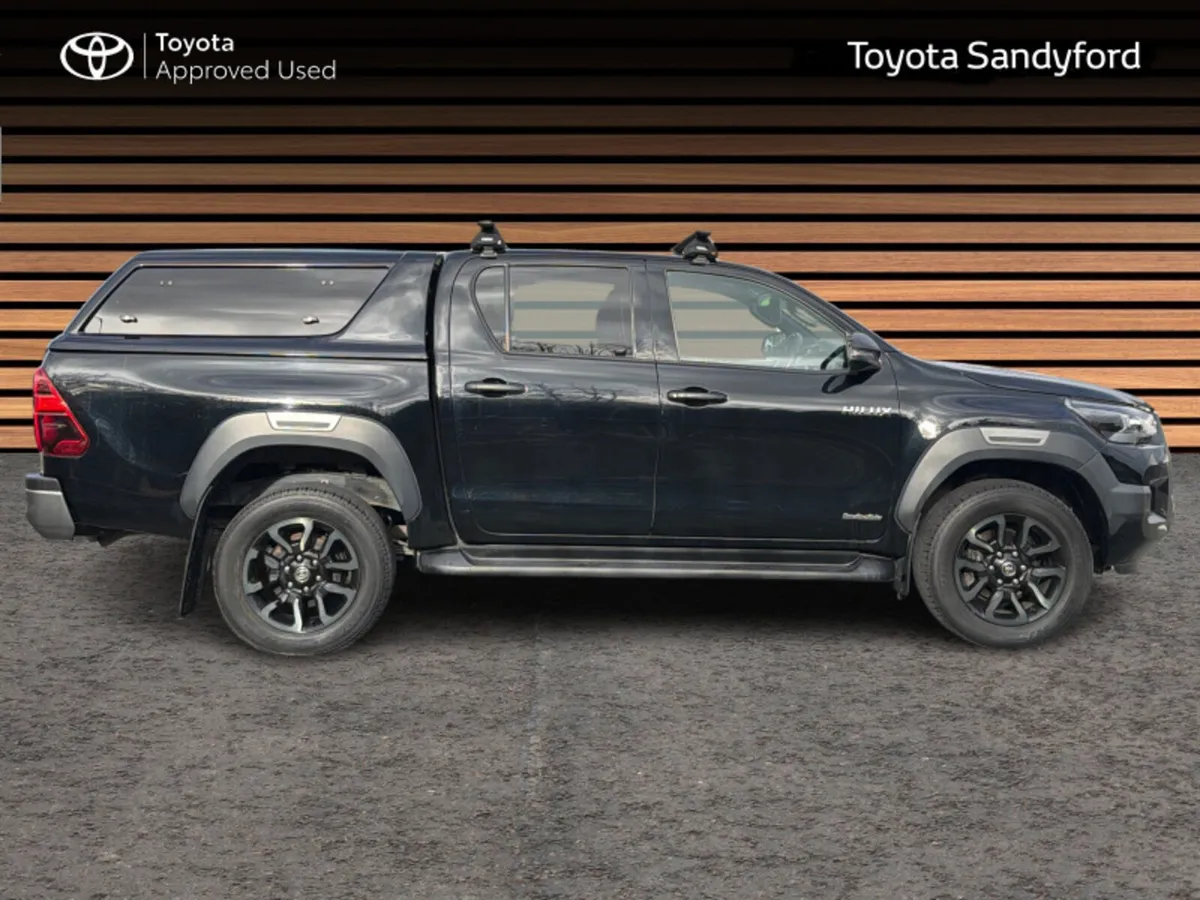 Toyota Hilux 2.8 INVINCIBLE AUTOMATIC // HEATED LE - Image 3