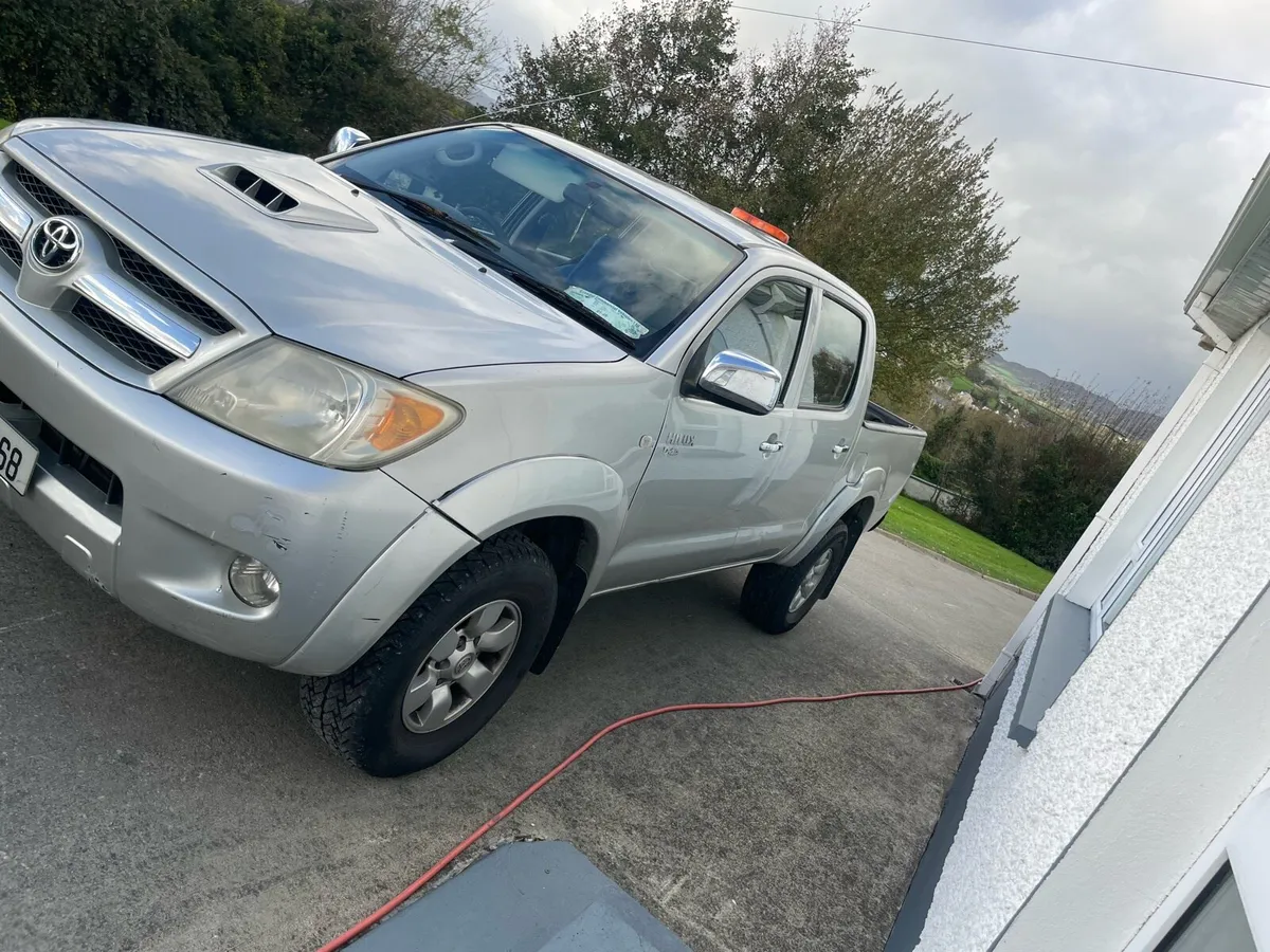 2007 toyota hilux - Image 2
