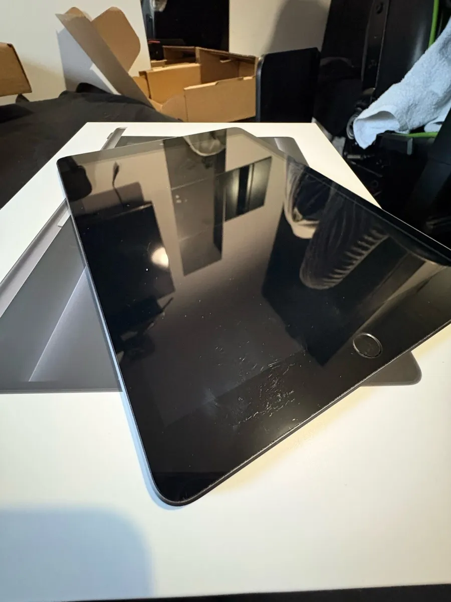 ipad 8th gen *READ AD* - Image 1