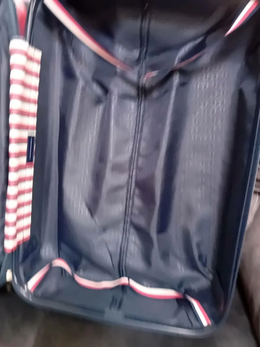 TOMMY HILFIGER LARGE HARD SUITCASE - Image 4