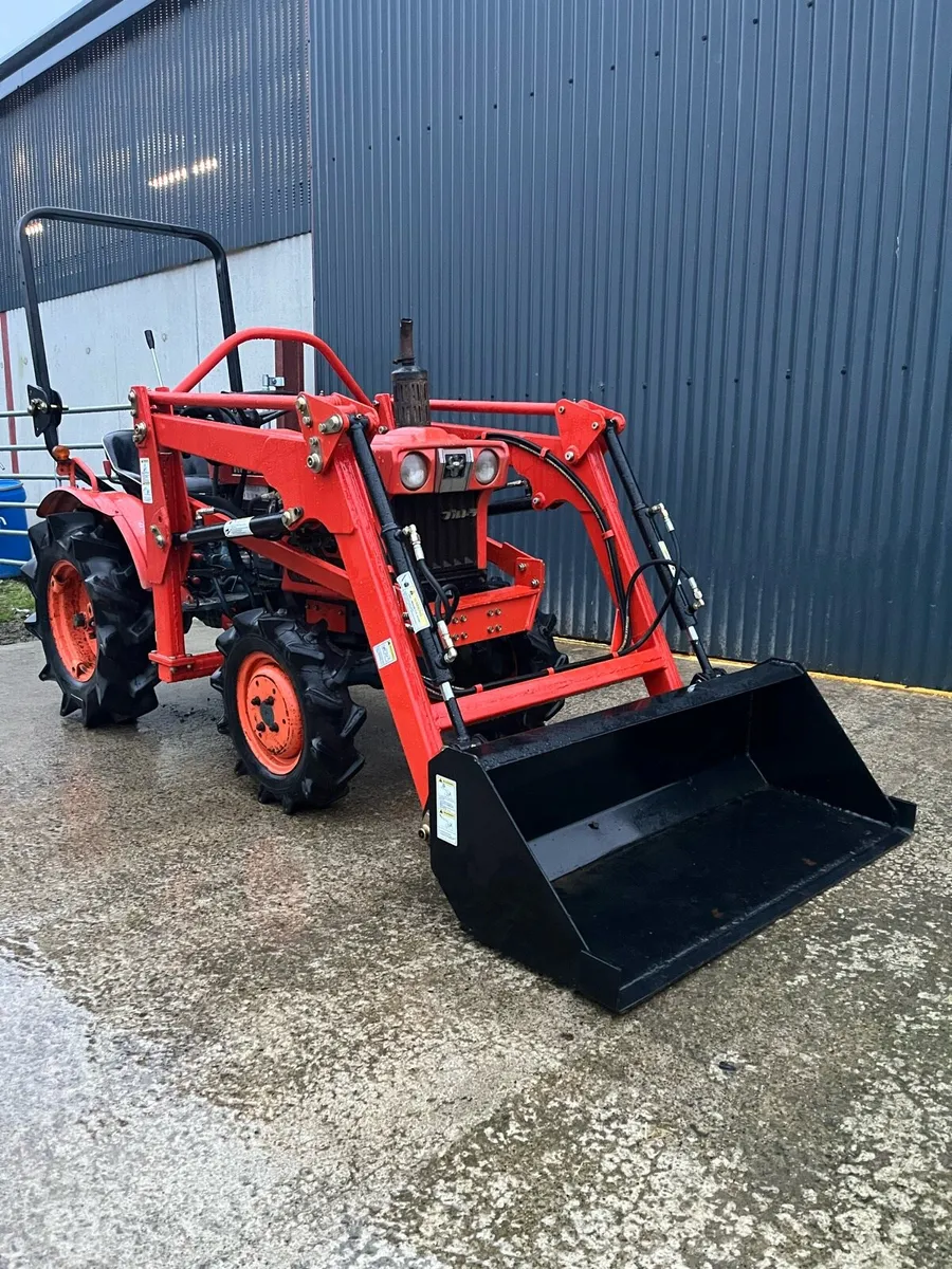 Kubota B7001 Compact Tractor - Image 4