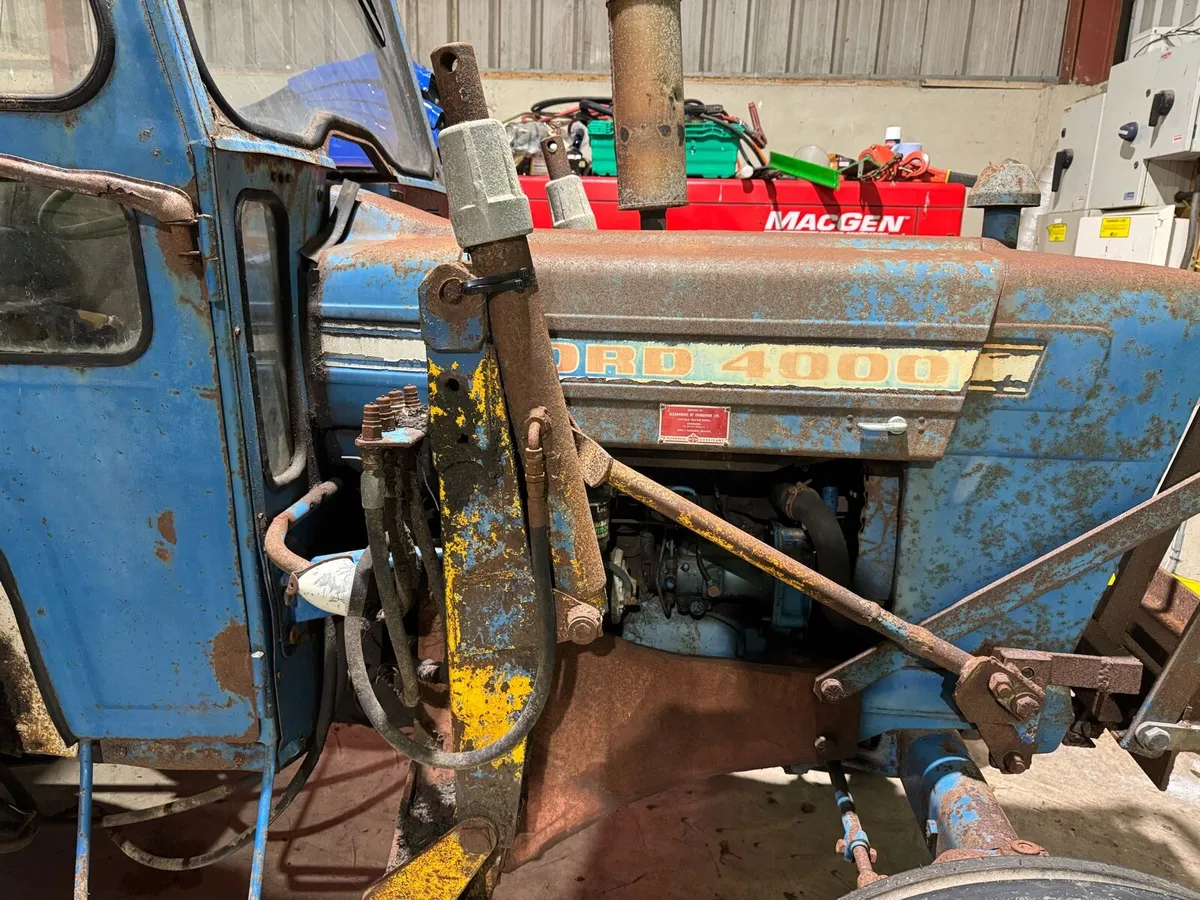 Ford 4000 front loader brackets - Image 1