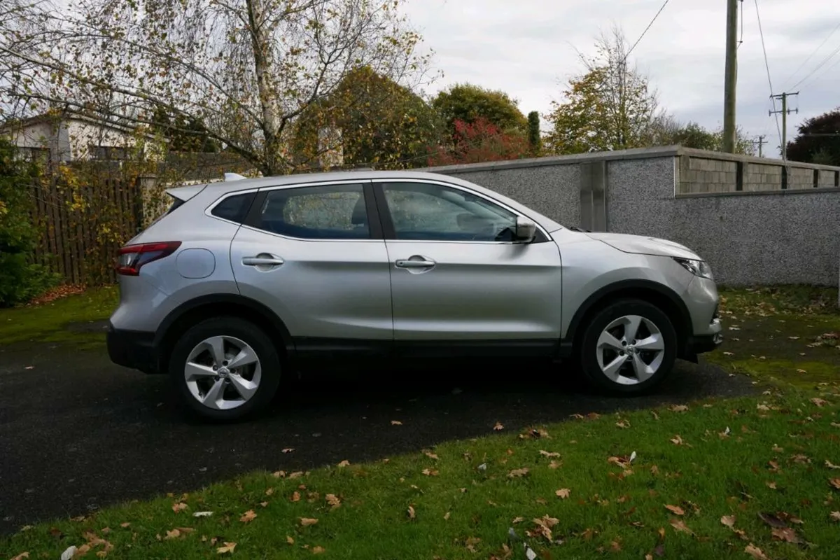 Nissan Qashqai 2019 Automatic Low mileage - Image 2