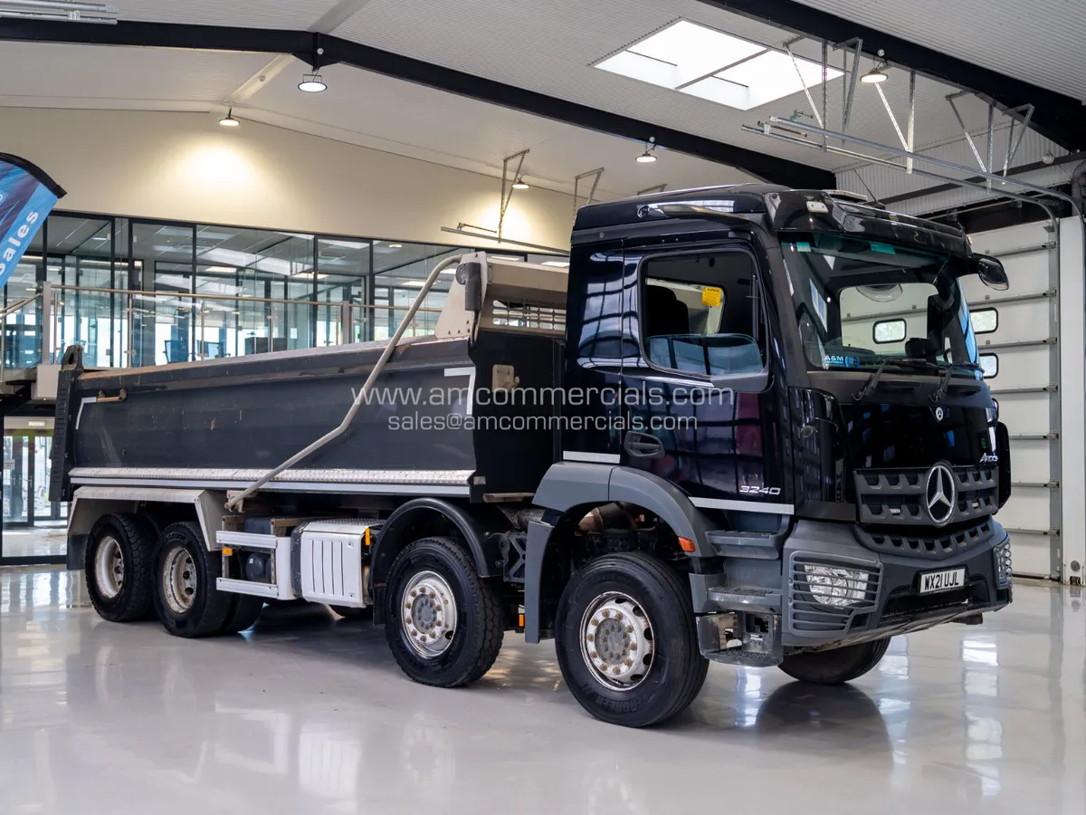 2021(21) Mercedes Benz 3240 8X4 Tipper 32T - Image 2