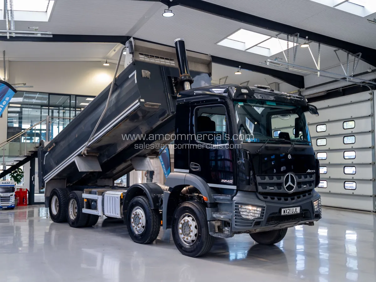 2021(21) Mercedes Benz 3240 8X4 Tipper 32T - Image 3