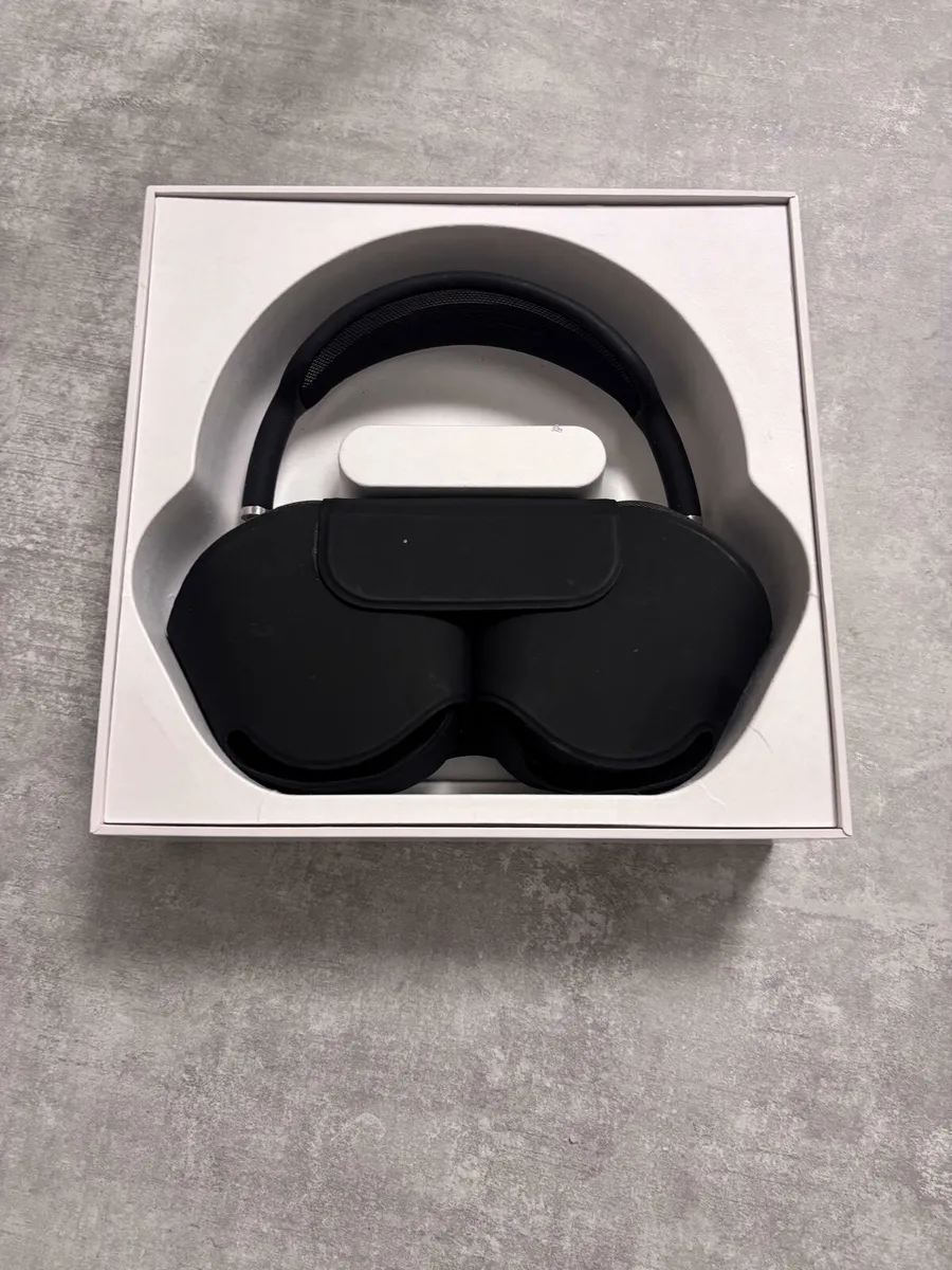 Head phones - Image 1