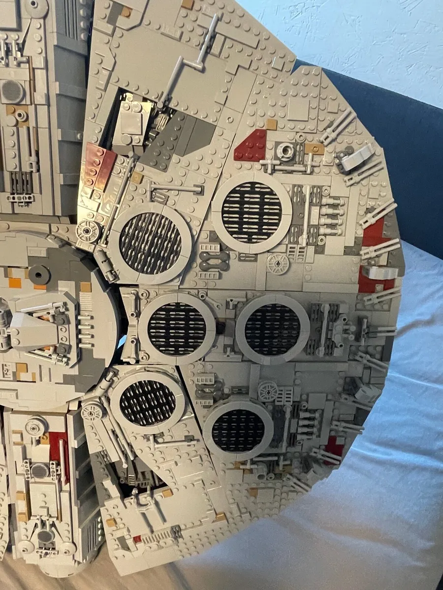 Lego 75192 Millennium Falcon - Image 3