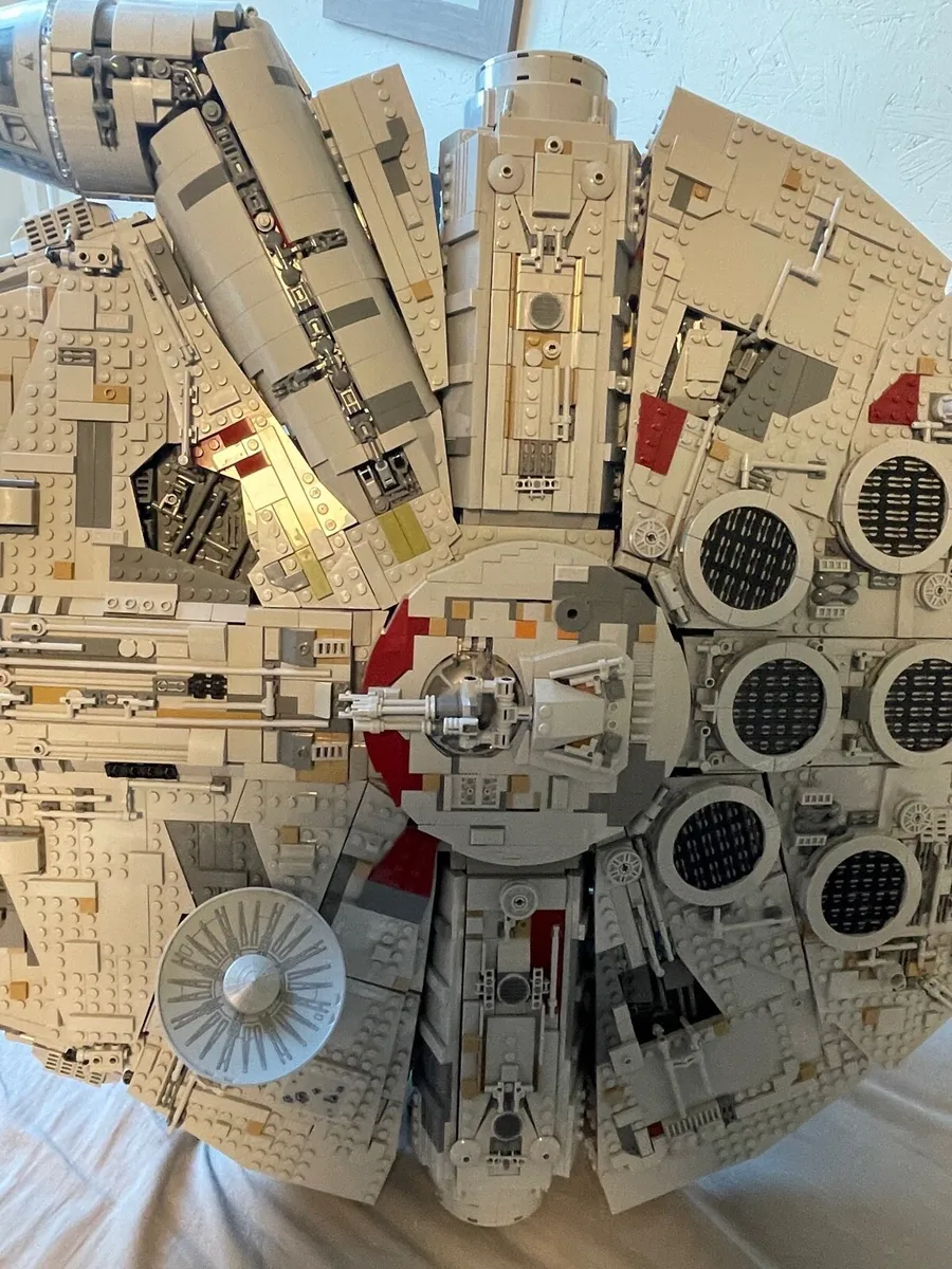 Lego 75192 Millennium Falcon - Image 4