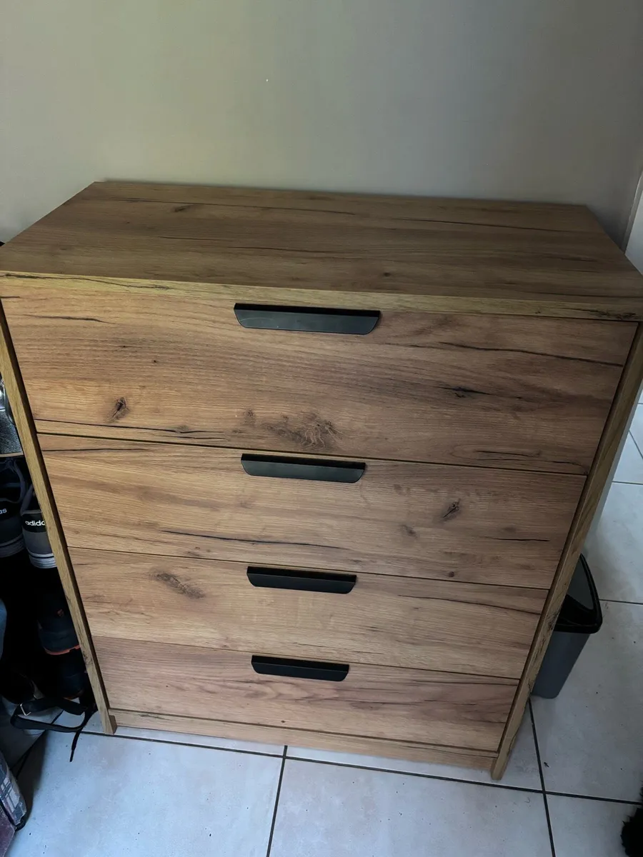 Chest of drawers - Image 1