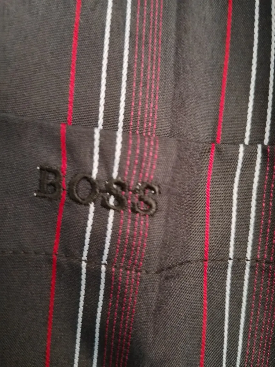 Hugo Boss shirt size 17 new with tags - Image 4