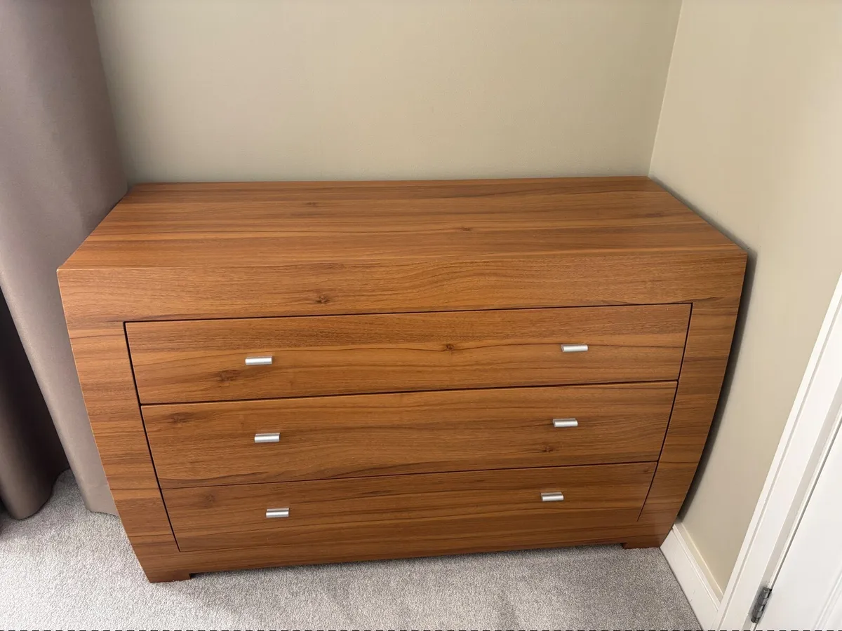 Chest of drawers - Image 1