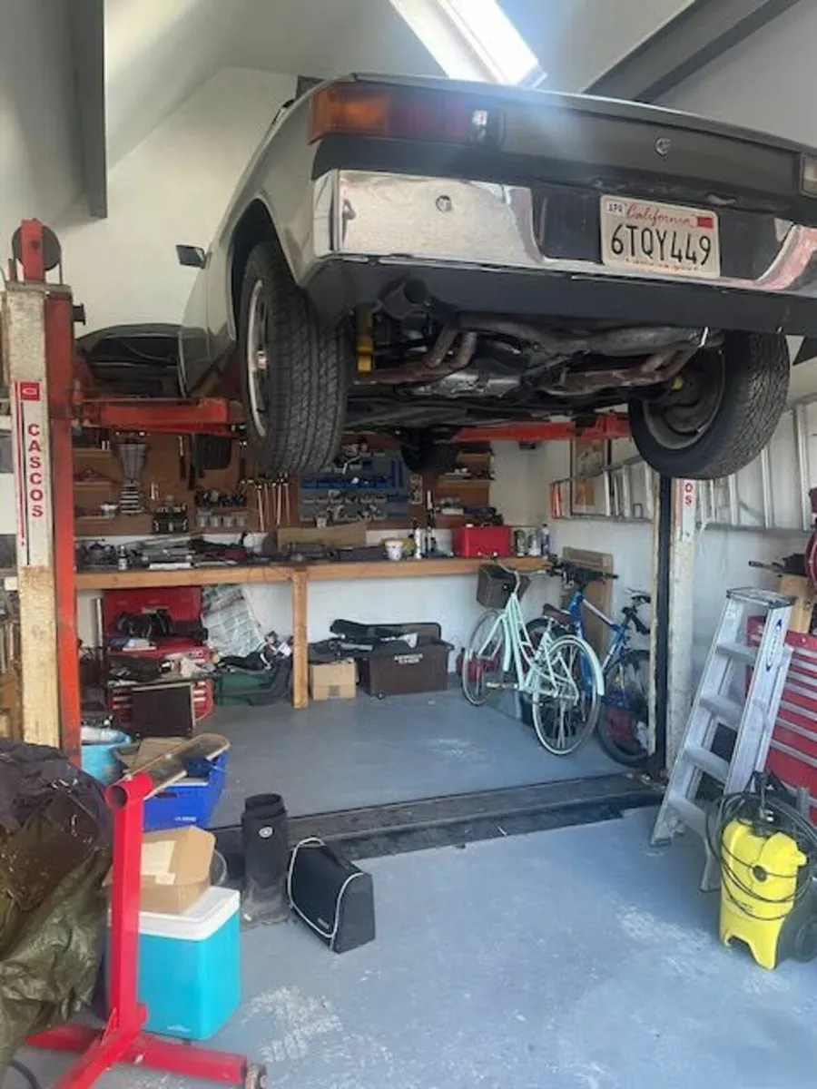 Cascos Single Phase Two Pole Car Lift - Image 2