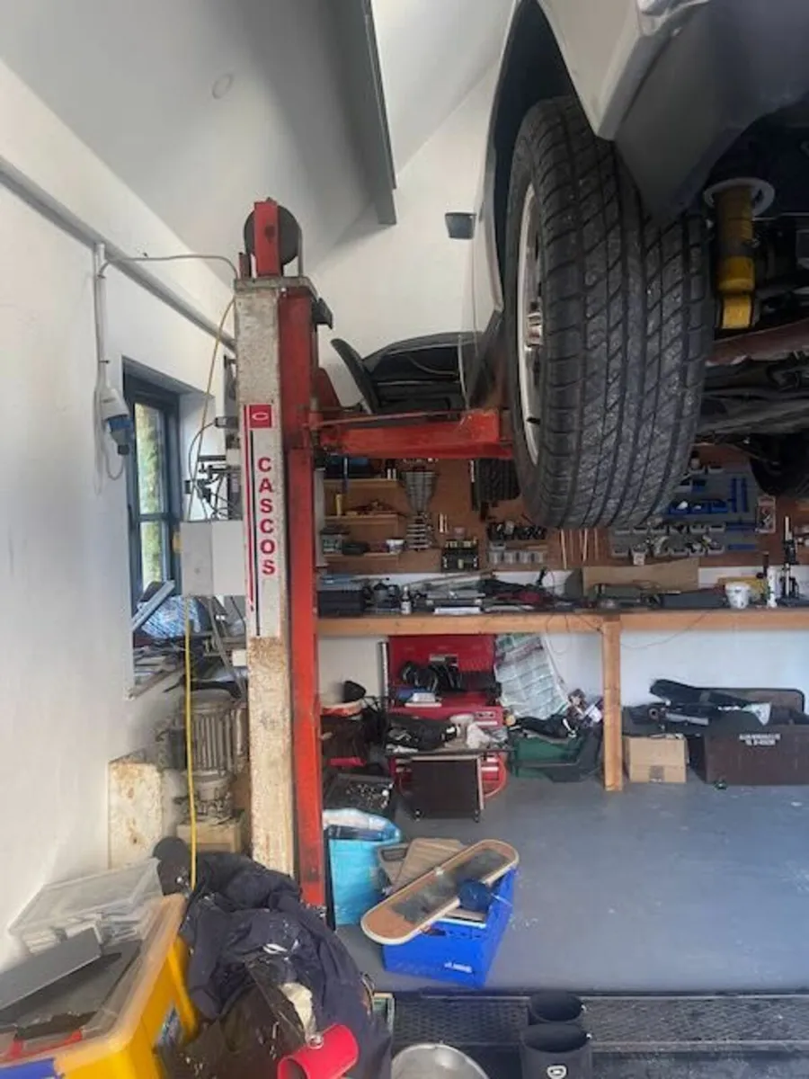 Cascos Single Phase Two Pole Car Lift - Image 3