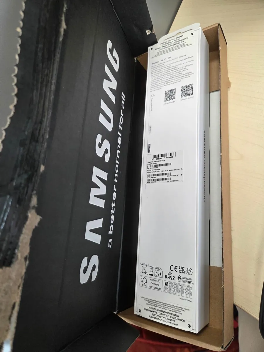 Samsung Galaxy Watch 7 (new sealed in box) - Image 3