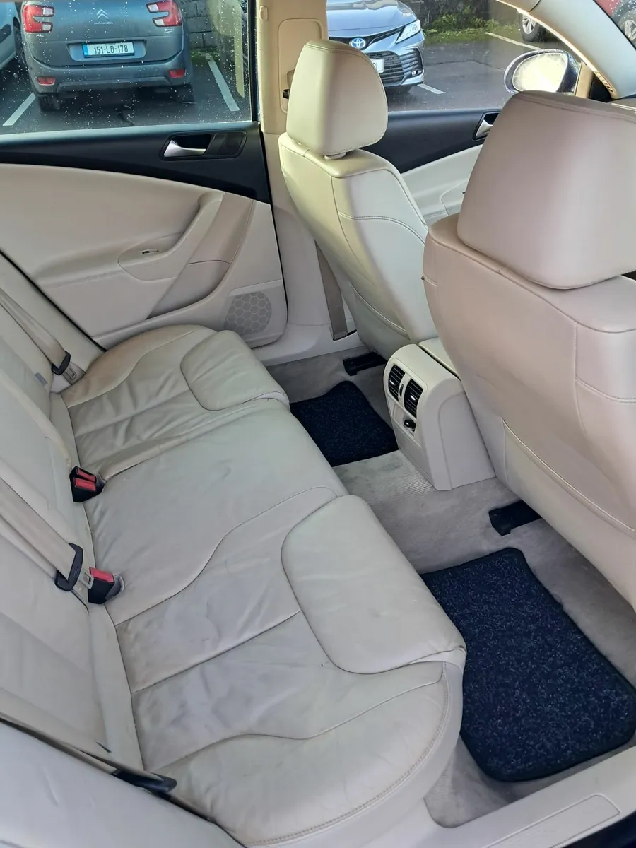 Volkswagen Passat 2010 - Image 4