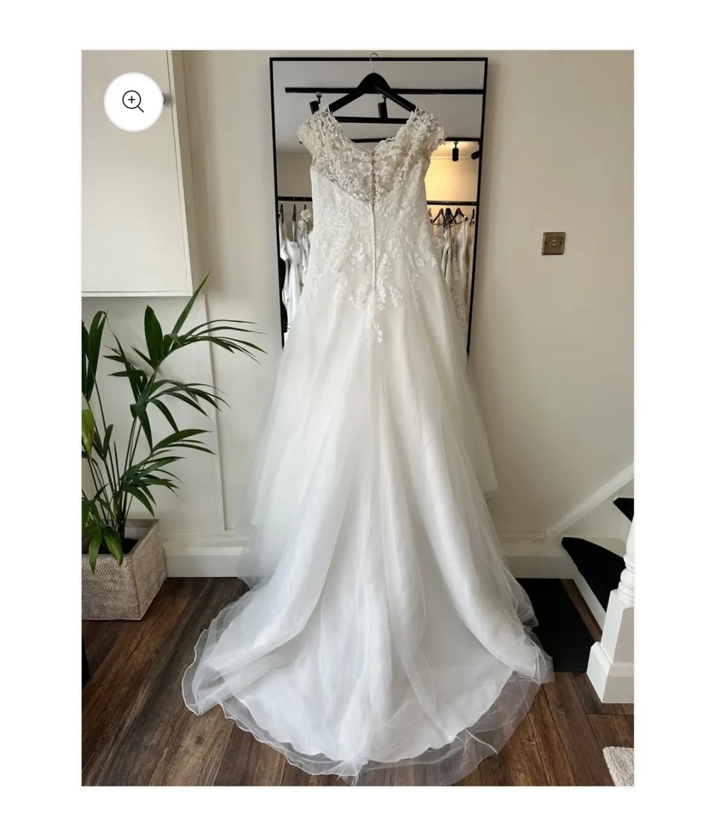 Wedding dress - Image 2