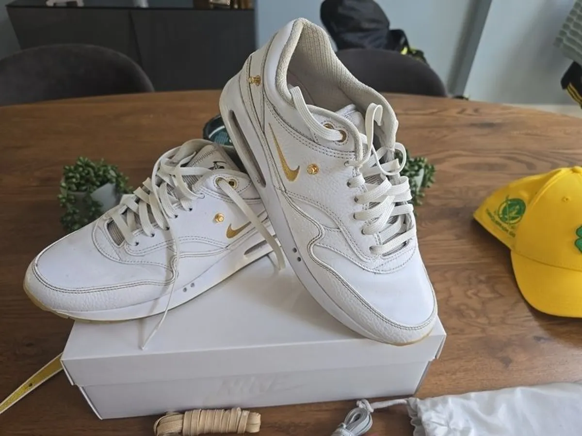 Golf Shoes. Nike size 9 - Image 1