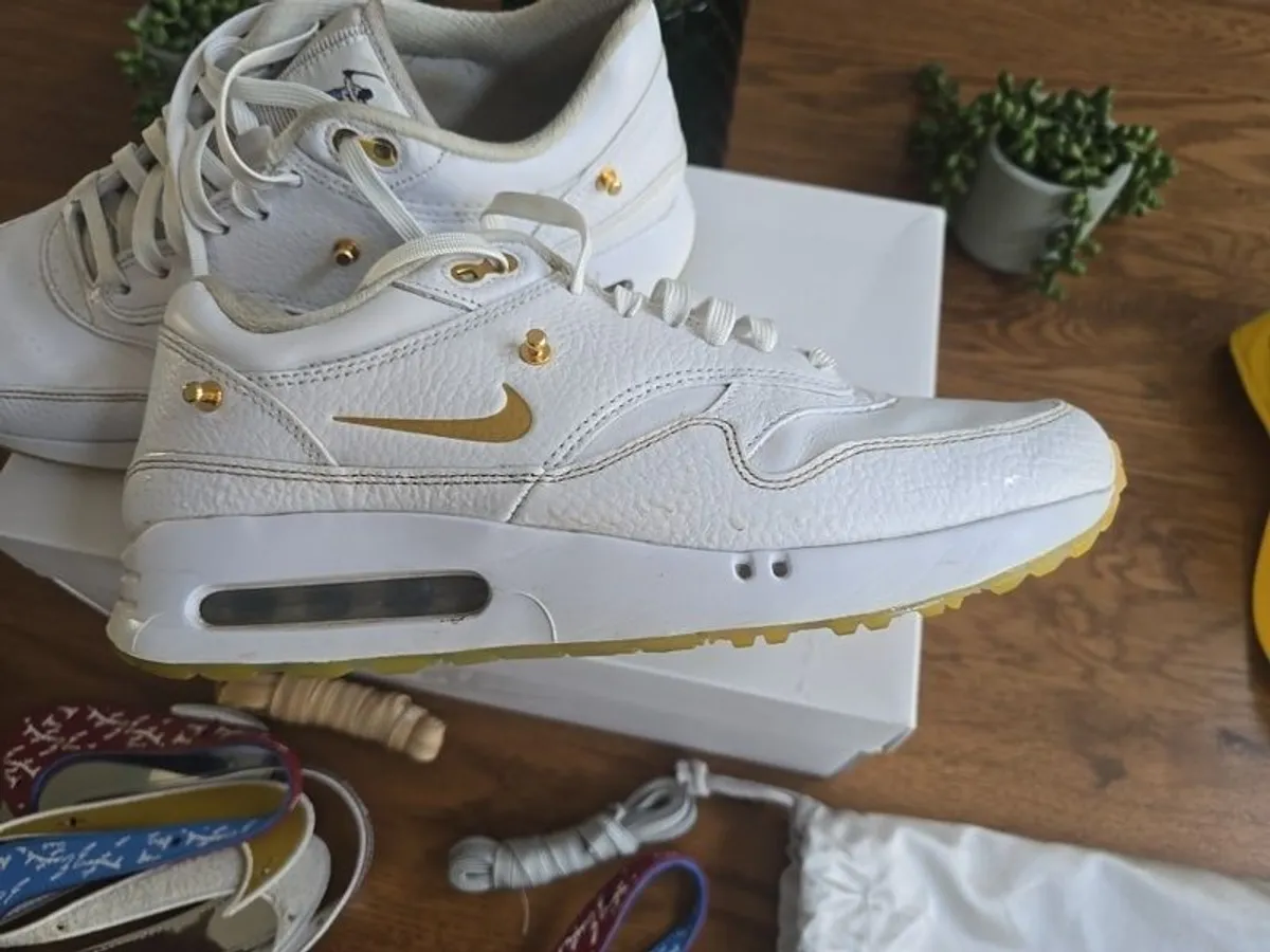 Golf Shoes. Nike size 9 - Image 2