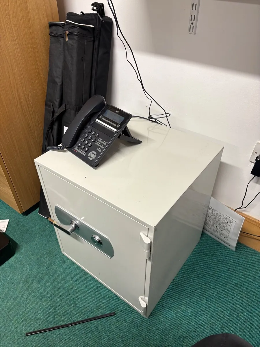 Fire resistant Safe - Image 4