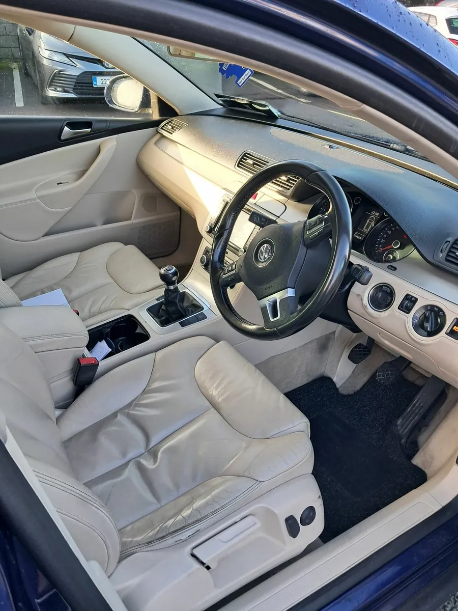 Volkswagen Passat 2010 - Image 1