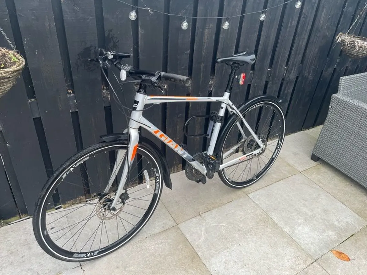 Giant Hybrid Men's bike L - Image 2