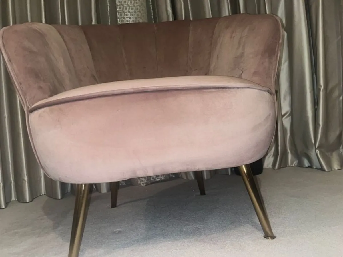 Shell chairs x 2 - Image 2