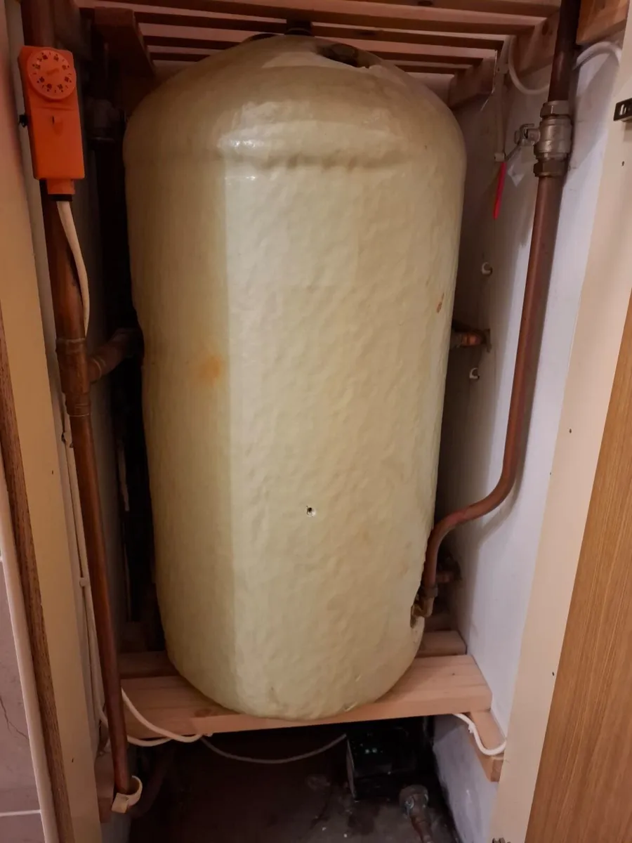 Stove, fireplace, hot water cylinder - Image 4