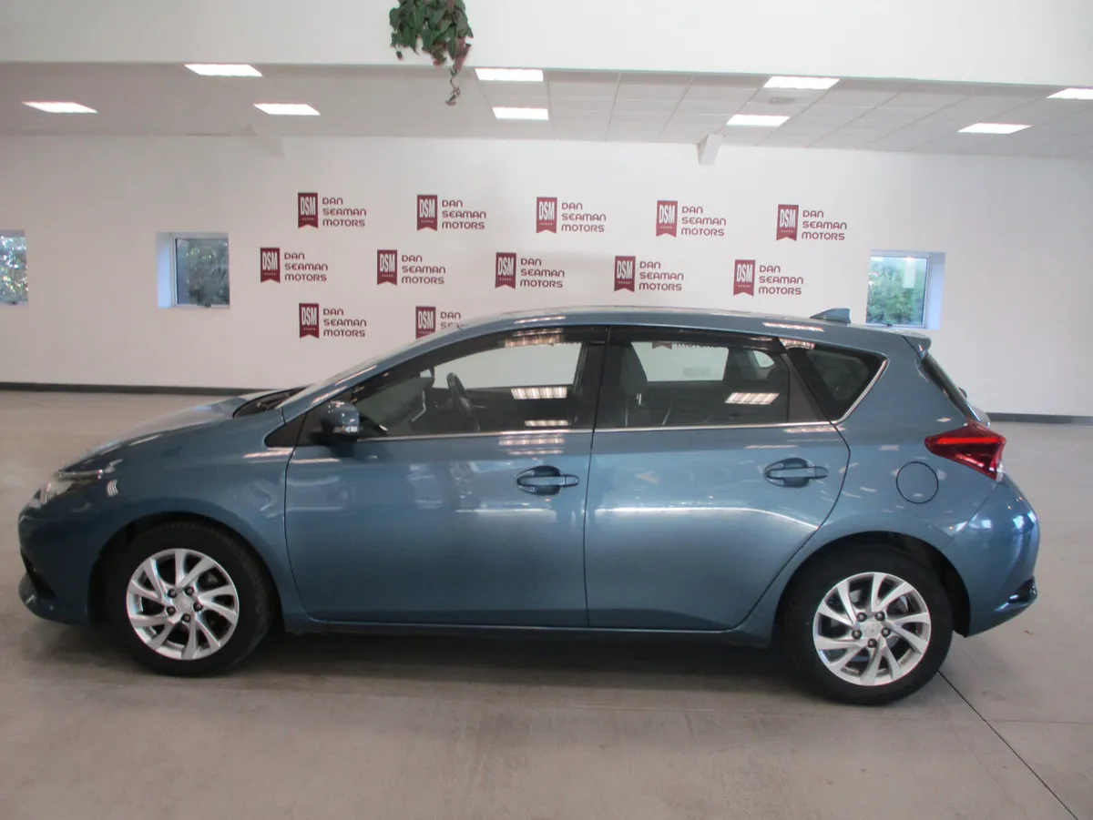 Toyota Auris 1.4 DSL LUNA  2016 - Image 1