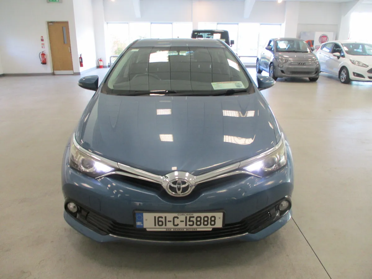 Toyota Auris 1.4 DSL LUNA  2016 - Image 3