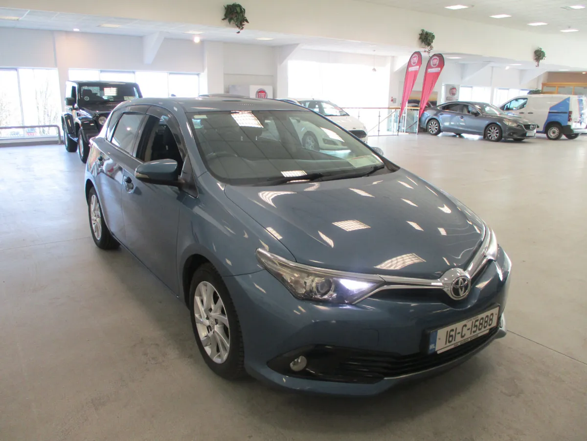 Toyota Auris 1.4 DSL LUNA  2016 - Image 2