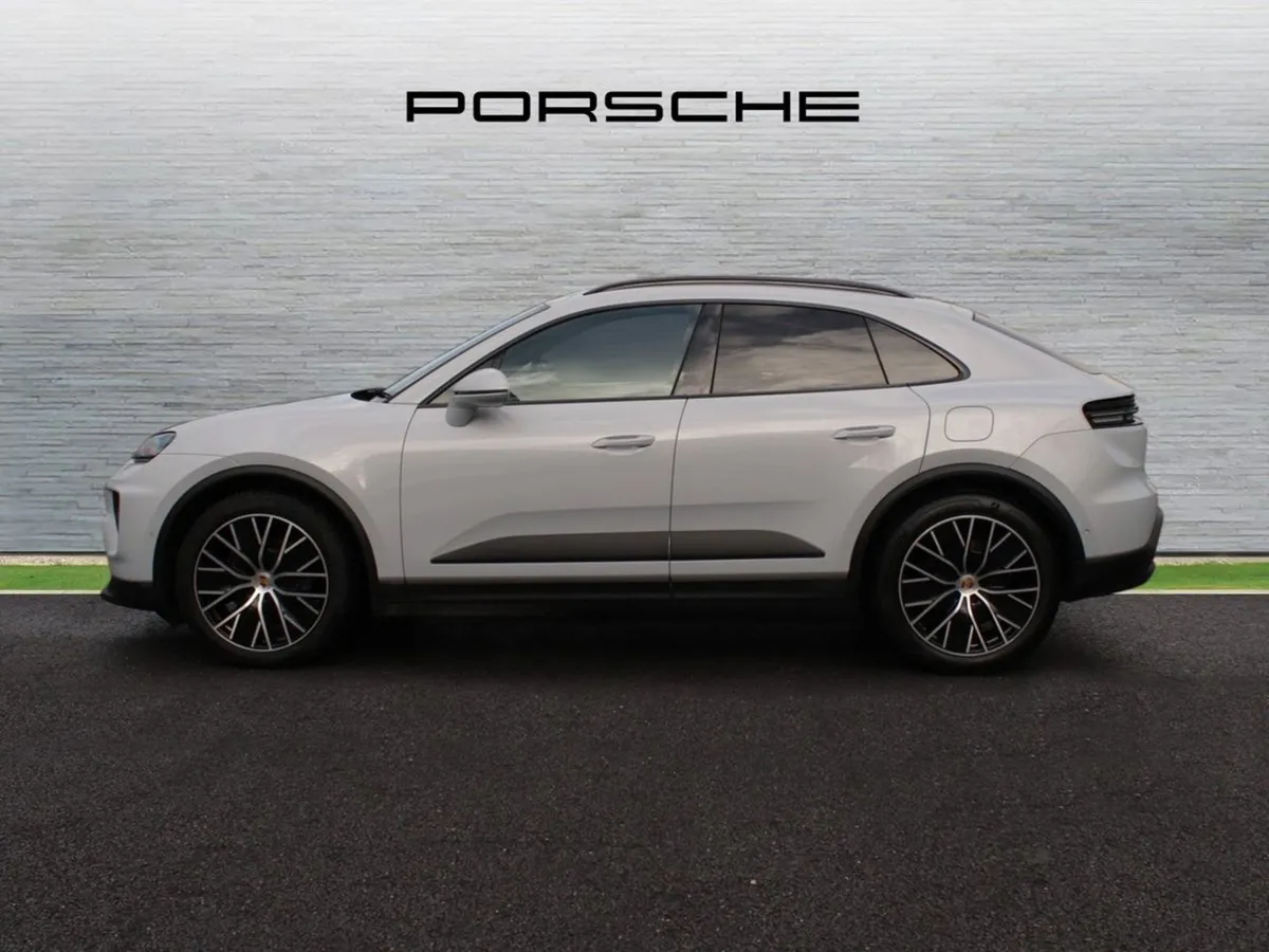 Porsche Macan 4 Electric - Image 4