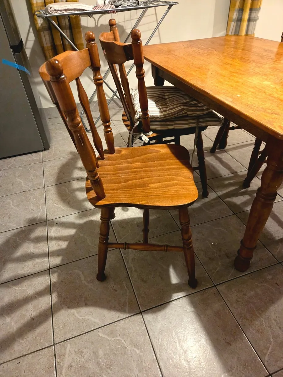 Table and Chairs - Image 3