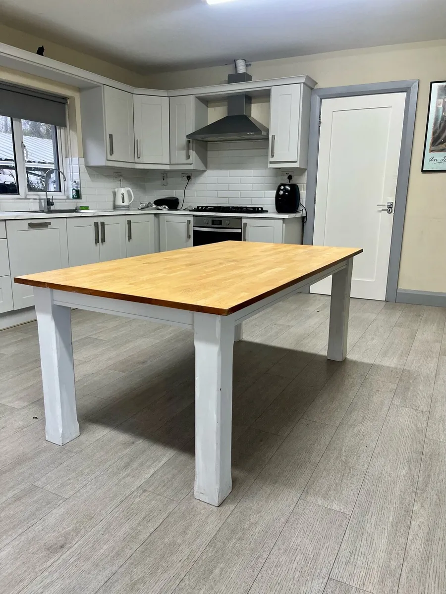 Kitchen table + 6 chairs - Image 2