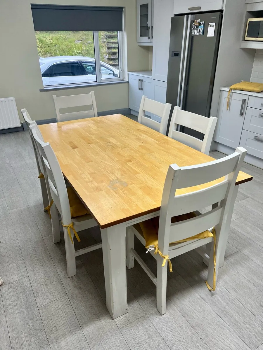 Kitchen table + 6 chairs - Image 1