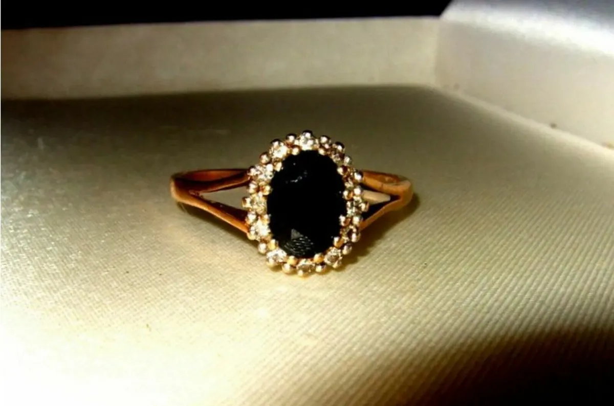 Vintage 9ct Gold Sapphire and Diamond Ring - Image 4