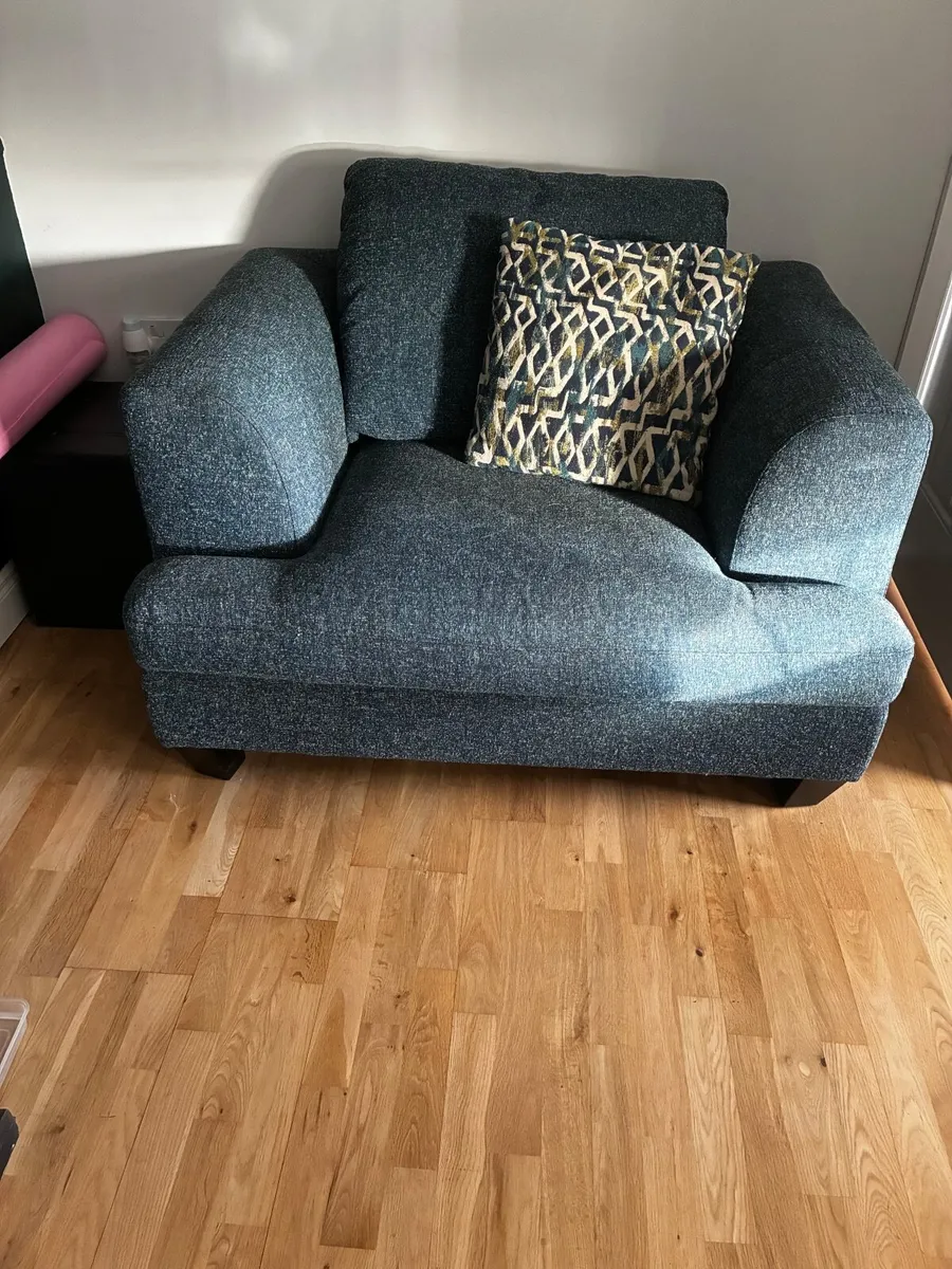 Suite of furniture - Image 2