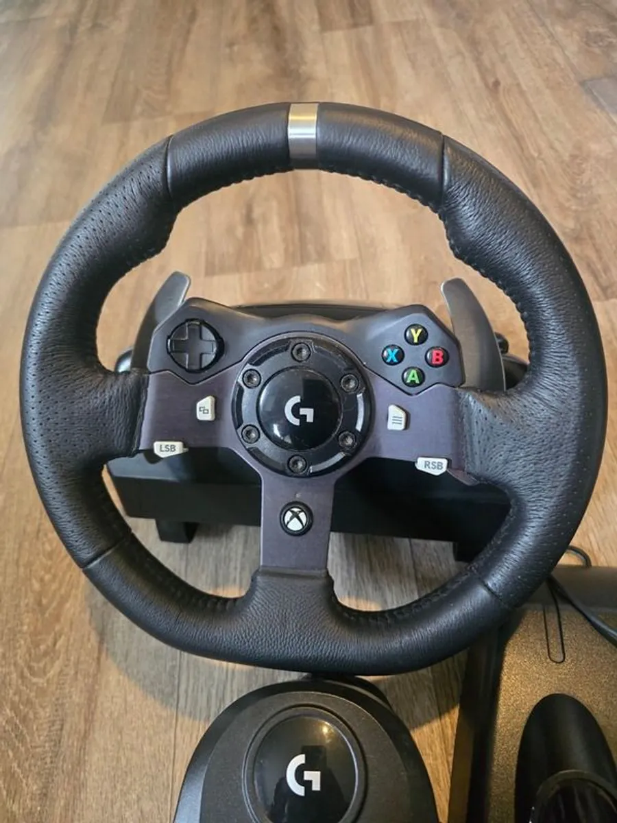 Logitech steering wheel - Image 1