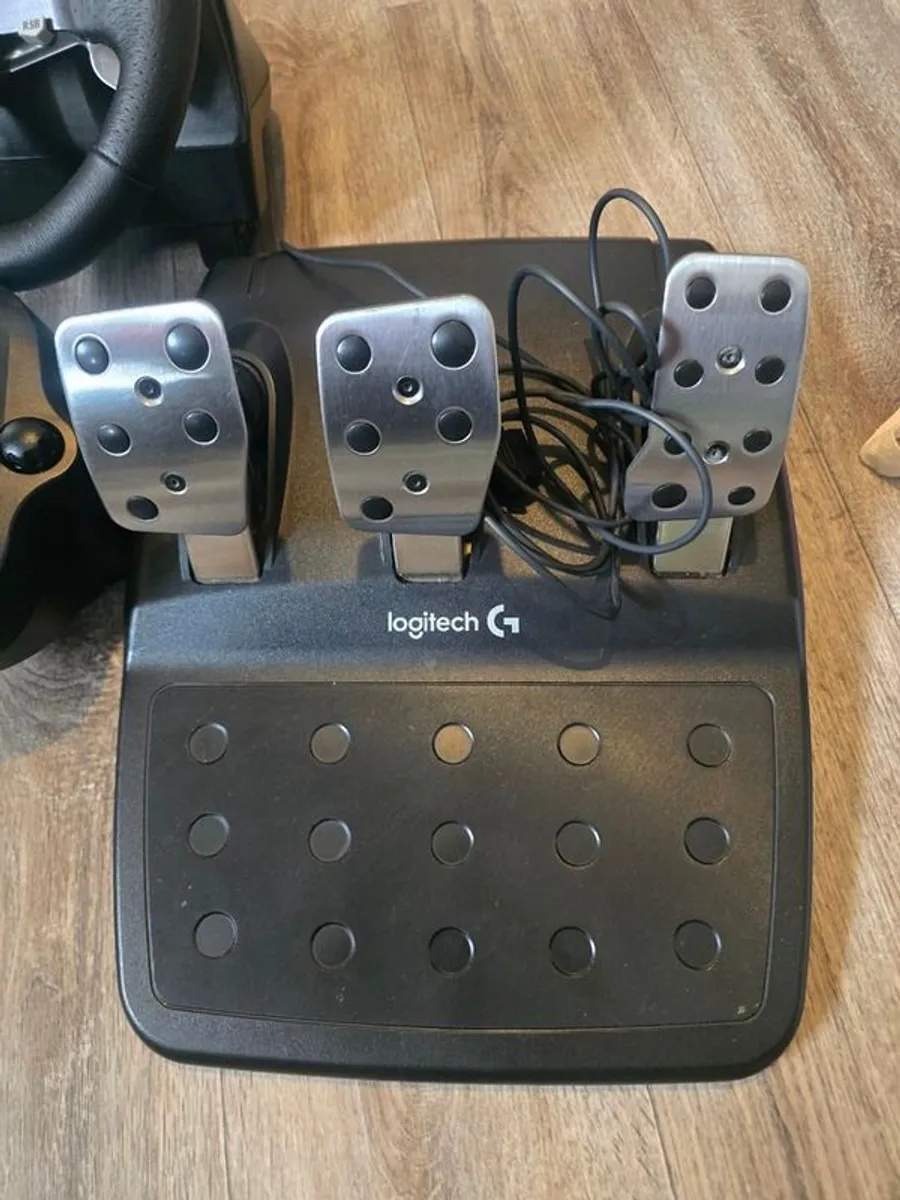 Logitech steering wheel - Image 2
