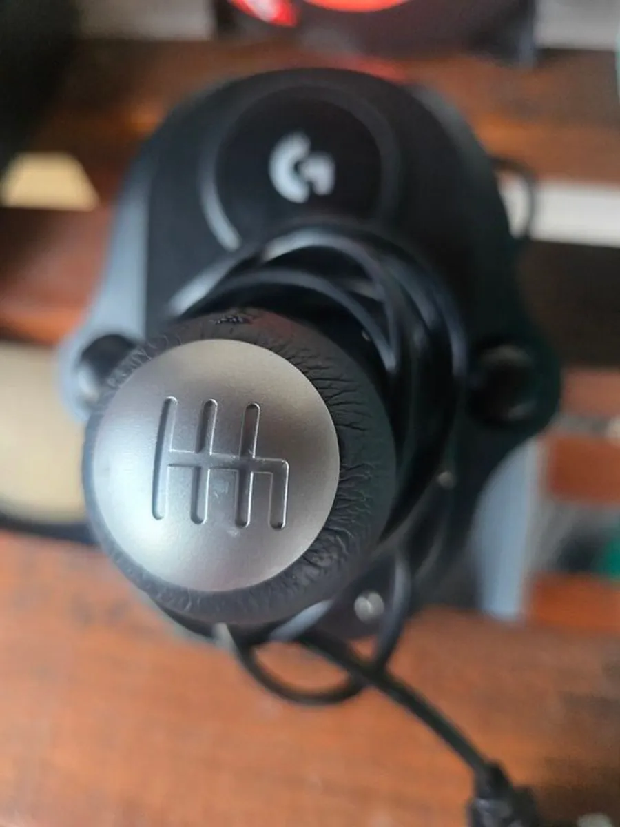 Logitech steering wheel - Image 3