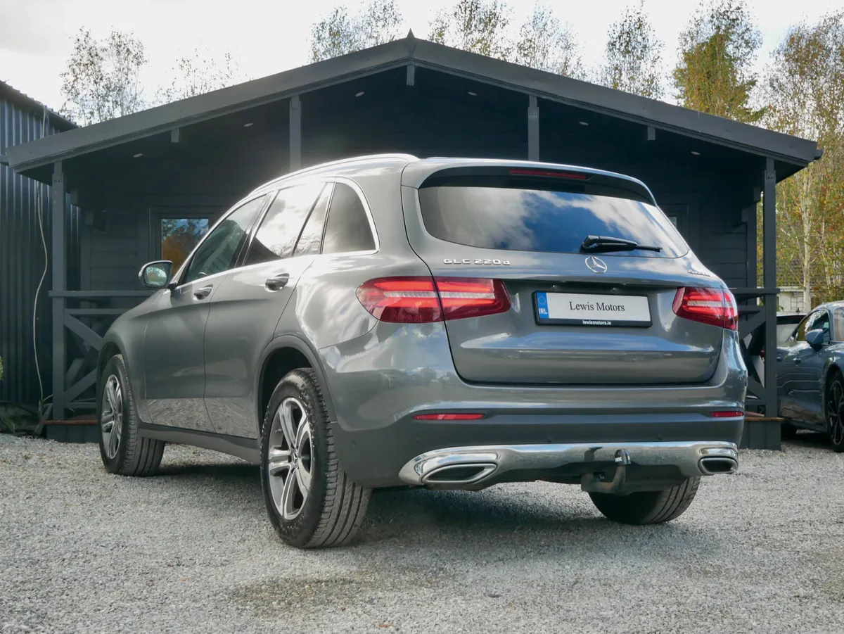 2017 Mercedes-Benz GLC 220d 4 Matic - Image 4